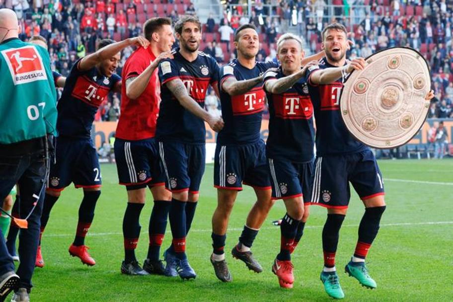 Sesto Meisterschale consecutivo per il Bayern Monaco, mai nessuno ci era riuscito prima. Epa
